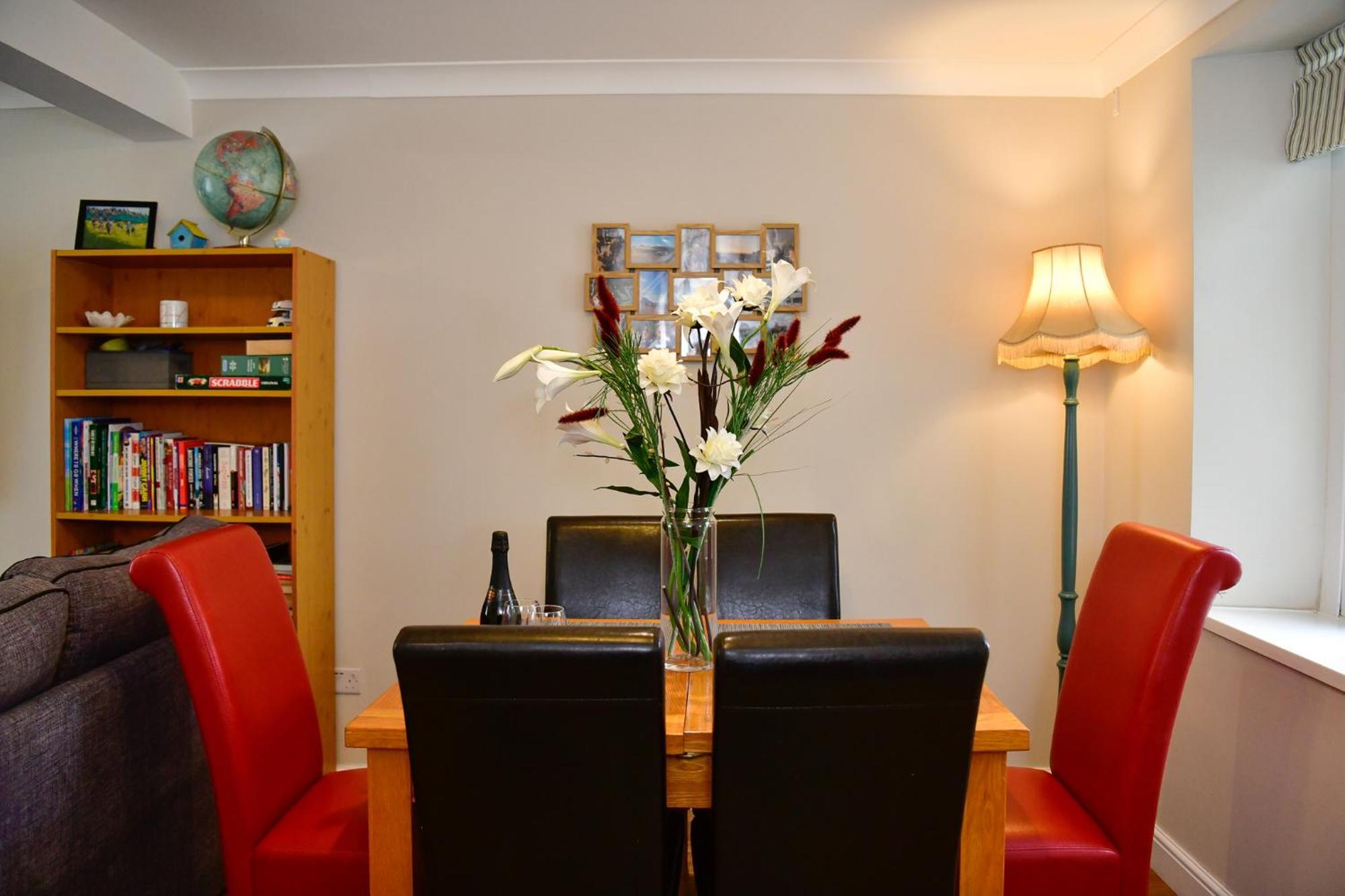 Free Parking - Heart Of The City - Superb Townhouse & Garden - Peaceful Area But Only 5Min Walk To Beach, Shops, Bars, Arena, Marina, Parks سوانسي المظهر الخارجي الصورة