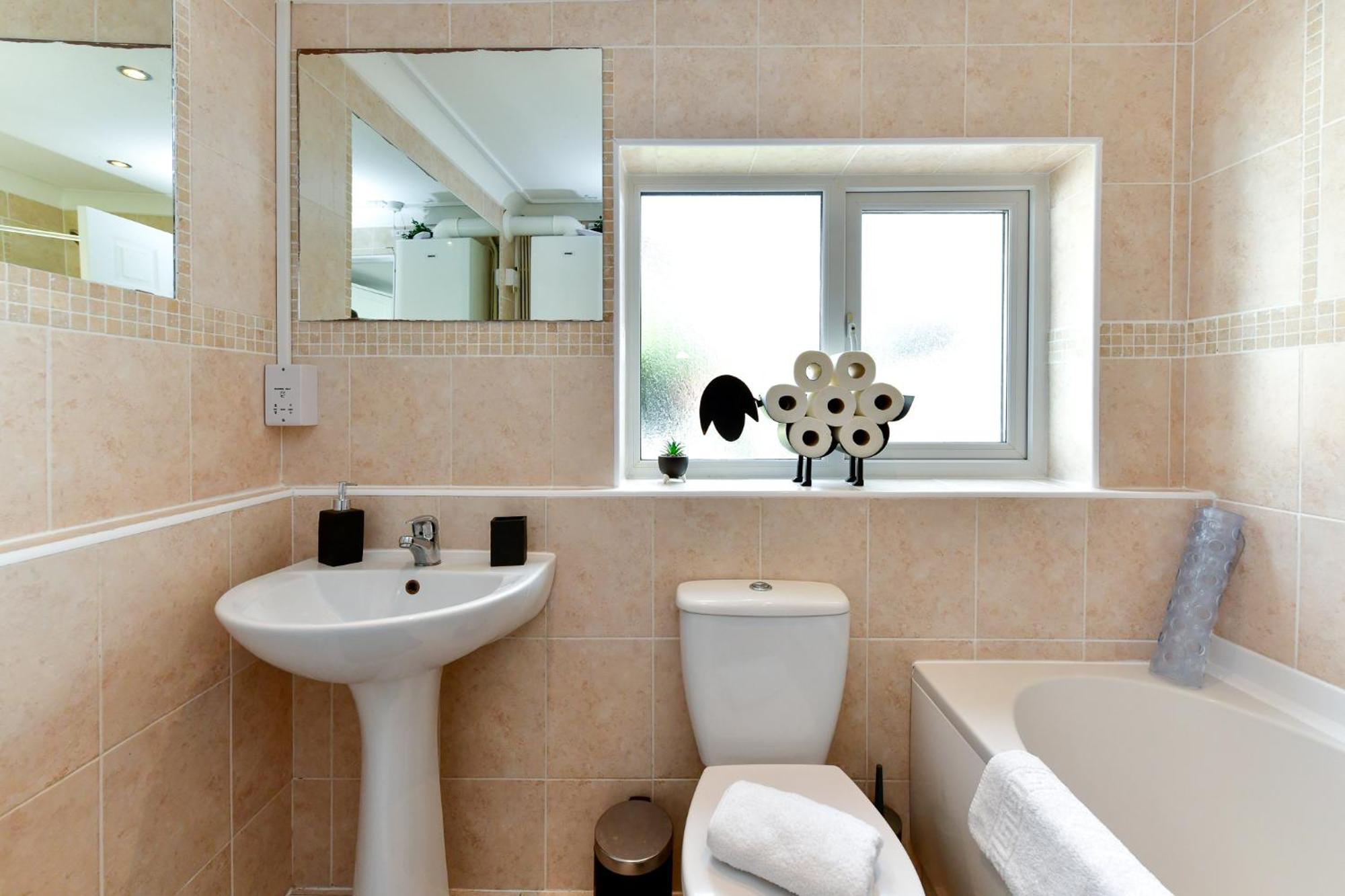 Free Parking - Heart Of The City - Superb Townhouse & Garden - Peaceful Area But Only 5Min Walk To Beach, Shops, Bars, Arena, Marina, Parks سوانسي المظهر الخارجي الصورة
