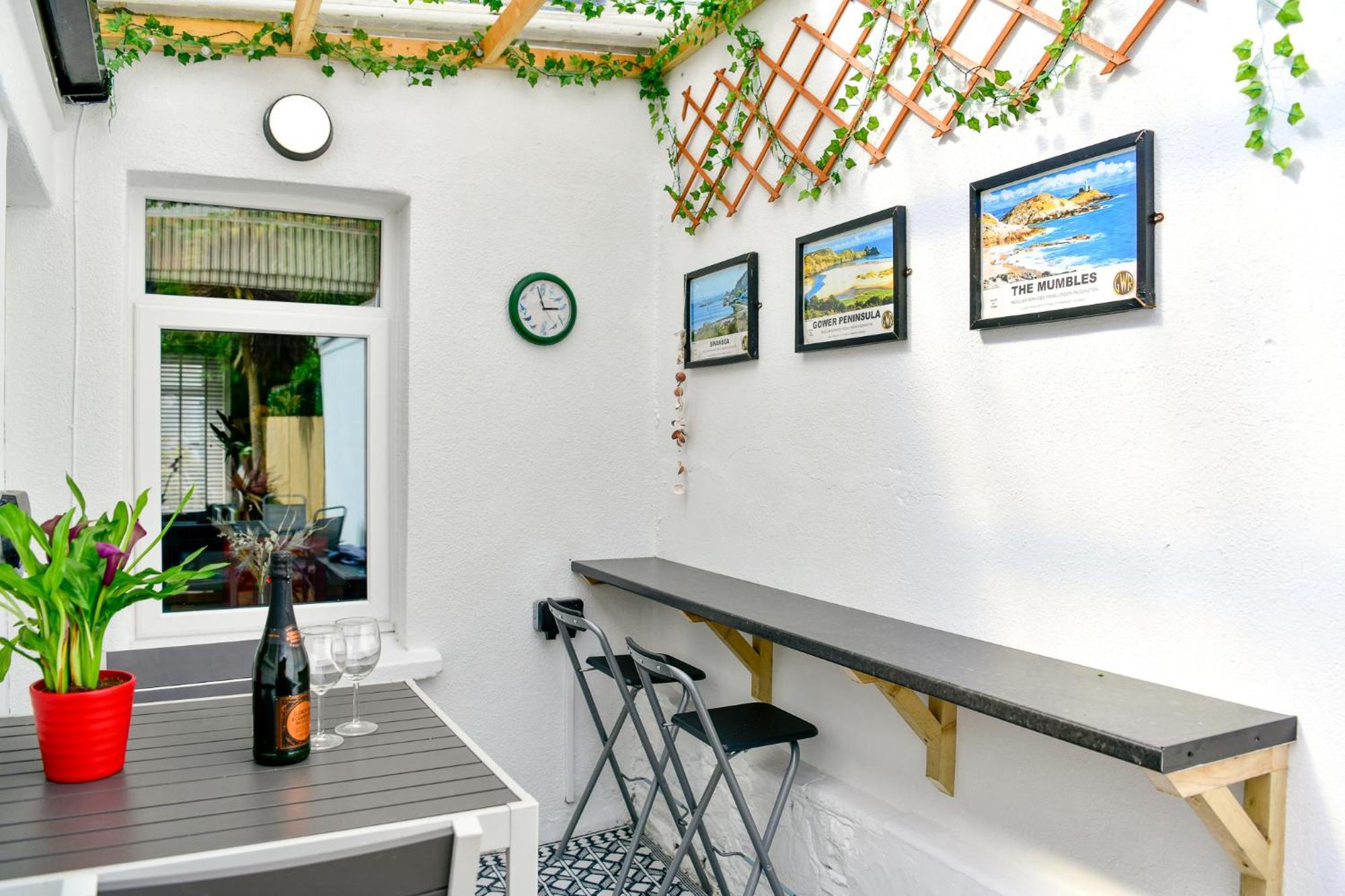 Free Parking - Heart Of The City - Superb Townhouse & Garden - Peaceful Area But Only 5Min Walk To Beach, Shops, Bars, Arena, Marina, Parks سوانسي المظهر الخارجي الصورة